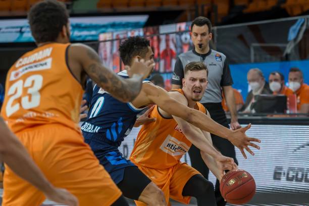 使得他们的 使得他们的