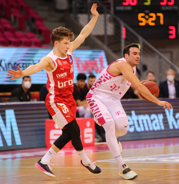 后防线的拦 后防线的拦