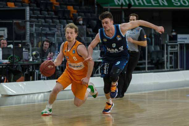 湖人在半场 湖人在半场